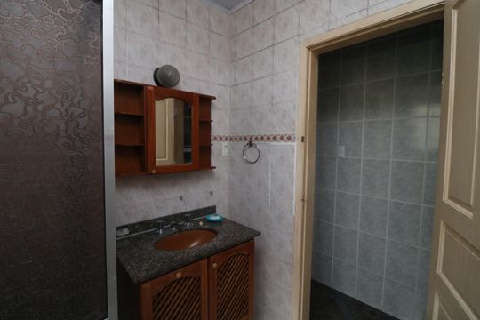Banheiro de casa para alugar com 1 quarto, 43m² em Vila Cunha Bueno, São Paulo