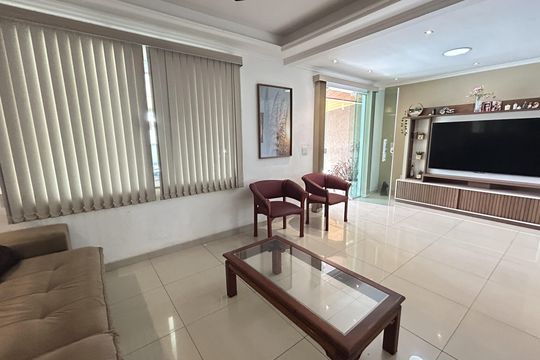 Sala de casa à venda com 4 quartos, 200m² em Vila Valqueire, Rio de Janeiro