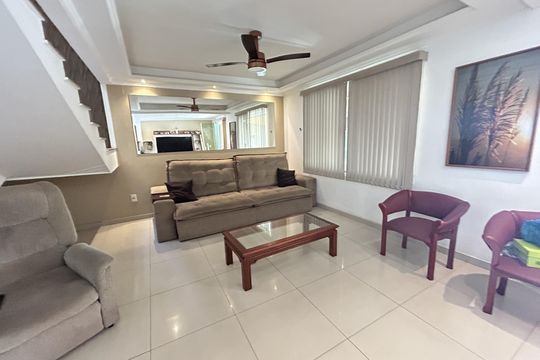 Sala de casa à venda com 4 quartos, 200m² em Vila Valqueire, Rio de Janeiro