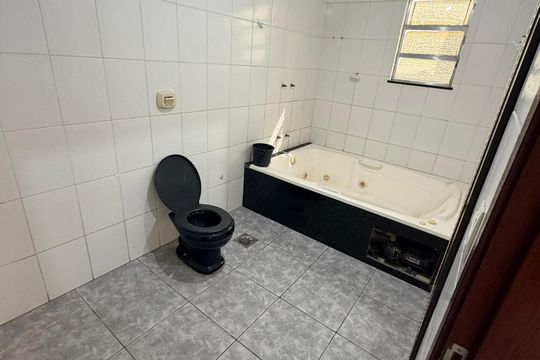 Banheiro de casa para alugar com 5 quartos, 140m² em Jacarepaguá, Rio de Janeiro