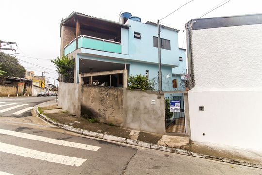 Fachada + Placa de casa para alugar com 2 quartos, 70m² em Parque Guaianazes, São Paulo