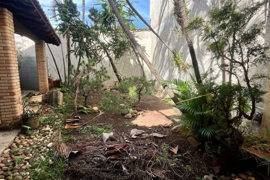 Área externa de casa à venda com 3 quartos, 280m² em Presidente Altino, Osasco