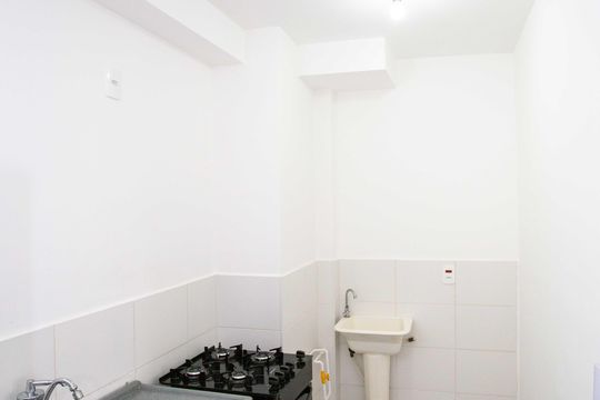 Cozinha de apartamento para alugar com 2 quartos, 35m² em Jardim Miriam, São Paulo