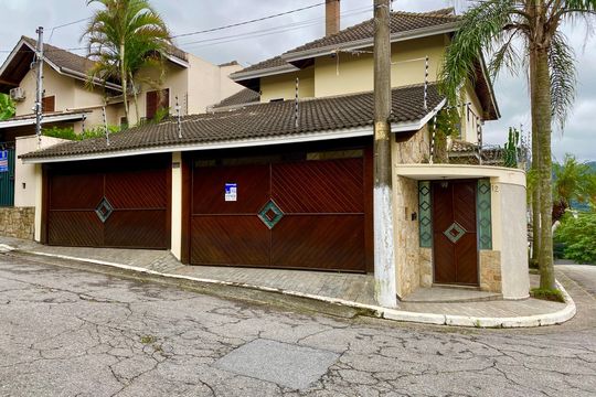 Fachada de casa para alugar com 4 quartos, 450m² em Horto Florestal, São Paulo
