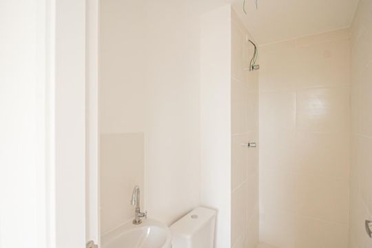 Banheiro de kitnet/studio à venda com 1 quarto, 17m² em Chácara Inglesa, São Paulo