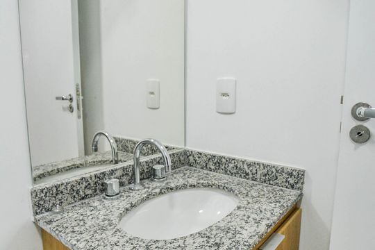 Banheiro da Suíte de apartamento para alugar com 2 quartos, 49m² em Santa Terezinha, Santo André