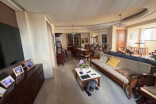 Sala de TV de apartamento à venda com 3 quartos, 131m² em Setor Bueno, Goiânia