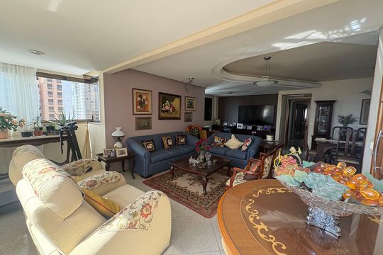 Apartamento à venda com 3 quartos, 131m² em Setor Bueno, Goiânia
