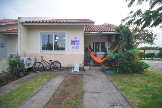 Fachada de casa de condomínio à venda com 3 quartos, 55m² em Feitoria, São Leopoldo