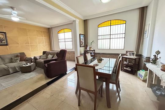 Casa à venda com 6 quartos, 341m² em Vila Valqueire, Rio de Janeiro