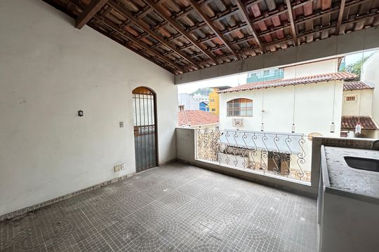 Área comum de casa à venda com 6 quartos, 341m² em Vila Valqueire, Rio de Janeiro