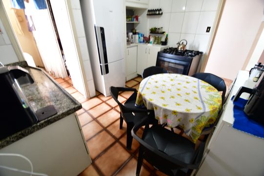Cozinha de apartamento à venda com 2 quartos, 68m² em Centro, Campinas