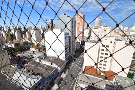 Sala - Vista de apartamento à venda com 2 quartos, 68m² em Centro, Campinas