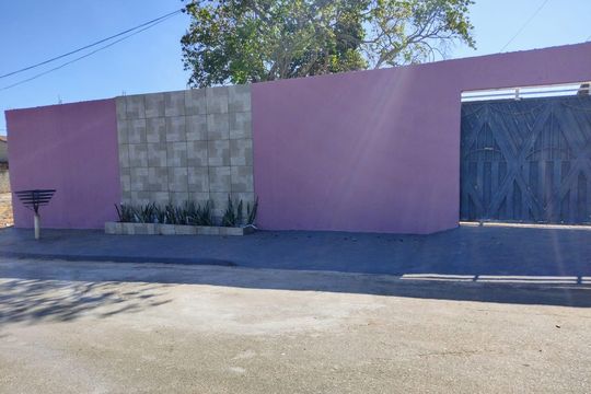 Fachada de casa à venda com 4 quartos, 200m² em Jardim Caravelas, Goiânia