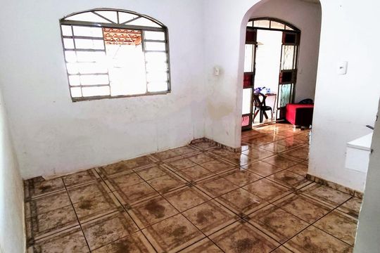 Casa à venda com 4 quartos, 200m² em Jardim Caravelas, Goiânia