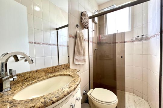 Banheiro da Suíte de apartamento à venda com 3 quartos, 130m² em Santa Rosa, Belo Horizonte