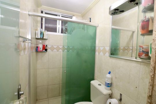 Banheiro de apartamento para alugar com 2 quartos, 49m² em Saboeiro, Salvador