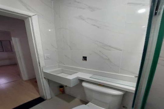 Banheiro de apartamento para alugar com 2 quartos, 40m² em Chácaras Caxingui, Embu das Artes