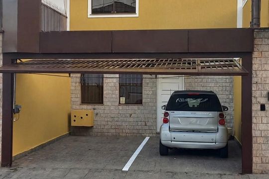 Fachada de casa para alugar com 3 quartos, 97m² em Vila Paiva, São Paulo
