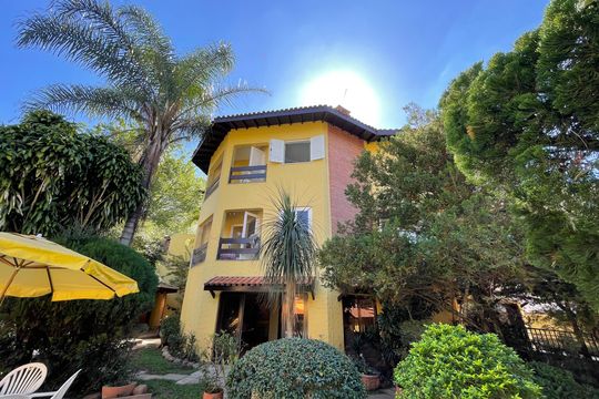Fachada de casa à venda com 5 quartos, 650m² em Parque dos Principes, São Paulo