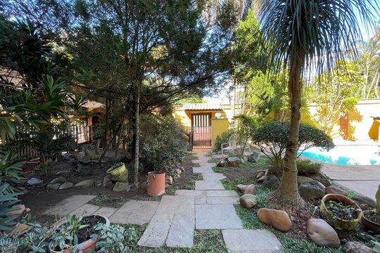 Quintal de casa à venda com 5 quartos, 650m² em Parque dos Principes, São Paulo
