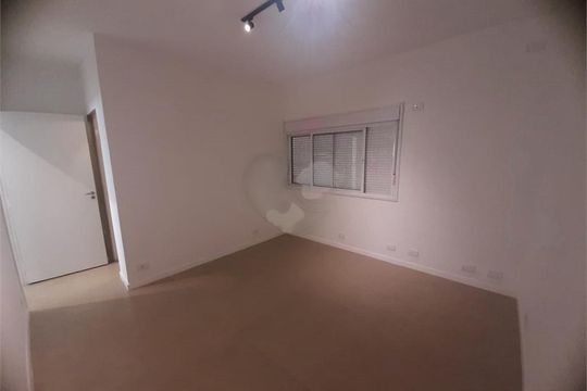 Casa à venda com 4 quartos, 400m² em Jardim Sao Bento, São Paulo