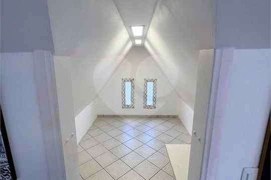 Casa à venda com 3 quartos, 127m² em Guaíra, Curitiba