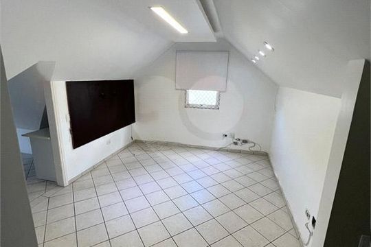 Casa à venda com 3 quartos, 127m² em Guaíra, Curitiba