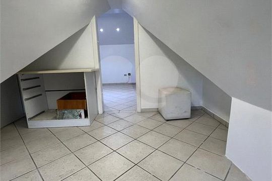 Casa à venda com 3 quartos, 127m² em Guaíra, Curitiba