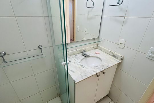 Banheiro social de apartamento para alugar com 3 quartos, 74m² em Vila Industrial (campinas), Campinas