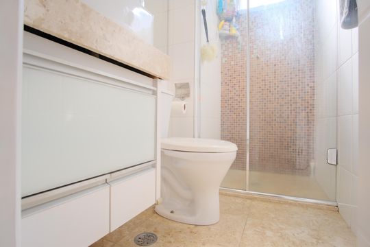 Banheiro de apartamento à venda com 2 quartos, 54m² em Tatuapé, São Paulo