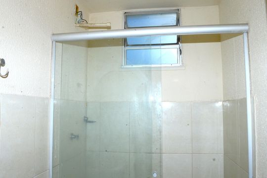 Banheiro de apartamento para alugar com 2 quartos, 49m² em Jardim Vitória, Belo Horizonte