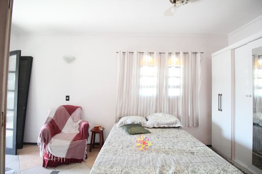 suíte  de casa à venda com 4 quartos, 250m² em Jardim Paris, São Paulo