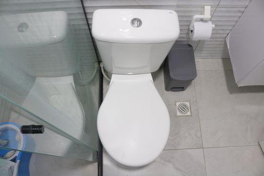 Banheiro de kitnet/studio para alugar com 1 quarto, 25m² em Lapa, São Paulo