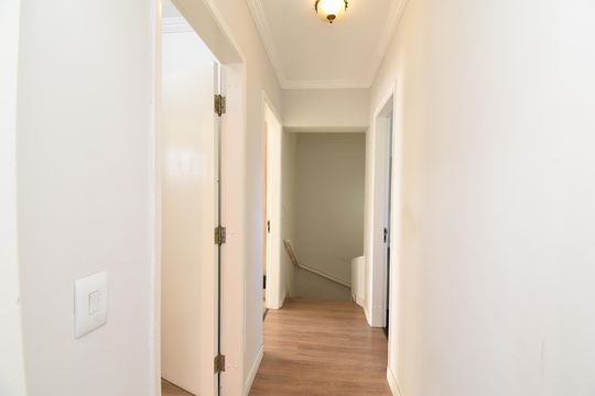 Corredor/Escadas de casa para alugar com 3 quartos, 166m² em Ahú, Curitiba
