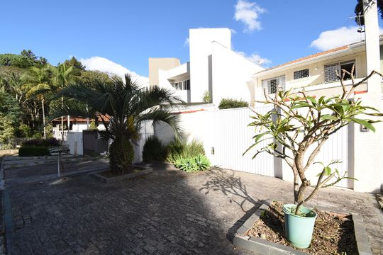 Fachada de casa para alugar com 3 quartos, 166m² em Ahú, Curitiba