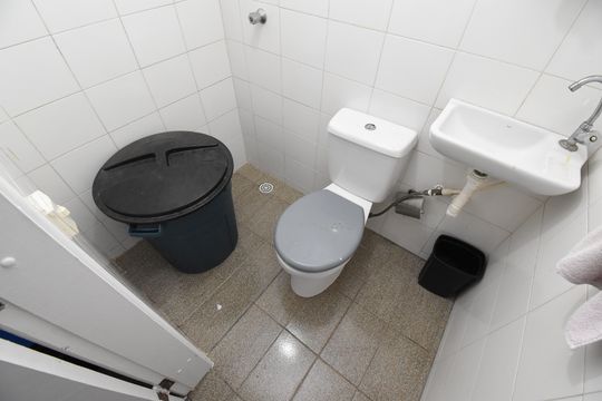 Banheiro de serviço de casa para alugar com 3 quartos, 166m² em Ahú, Curitiba
