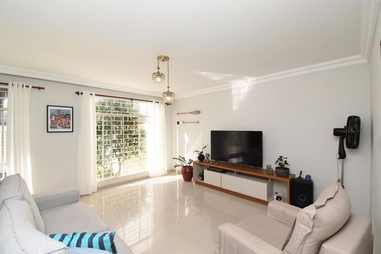 Sala de casa à venda com 3 quartos, 166m² em Ahú, Curitiba