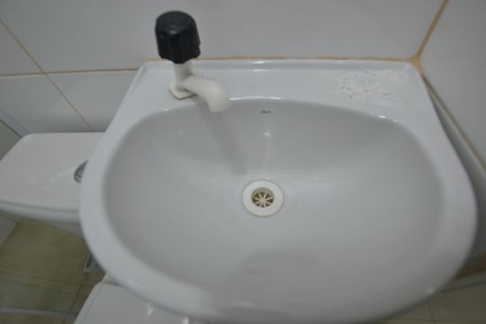 Banheiro de Serviço de apartamento à venda com 2 quartos, 78m² em Vila Valqueire, Rio de Janeiro