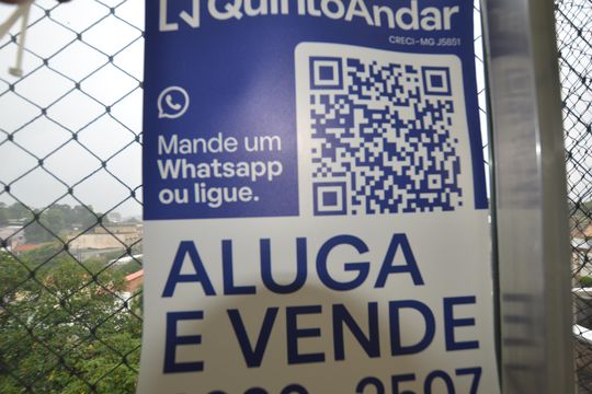 Placa instalada de apartamento à venda com 2 quartos, 78m² em Vila Valqueire, Rio de Janeiro