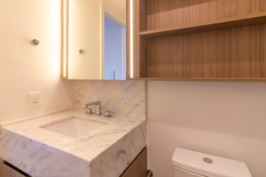 Banheiro  de apartamento para alugar com 1 quarto, 42m² em Indianópolis, São Paulo