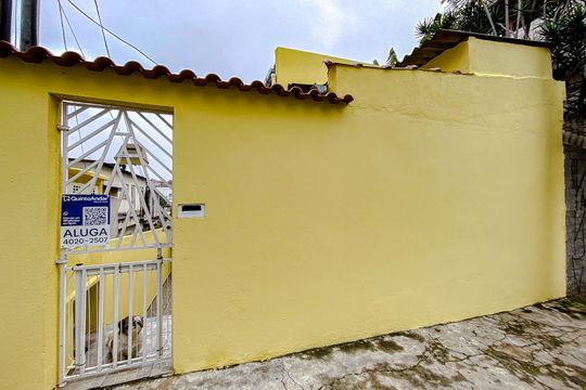 Fachada de casa para alugar com 2 quartos, 80m² em Vila Invernada, São Paulo