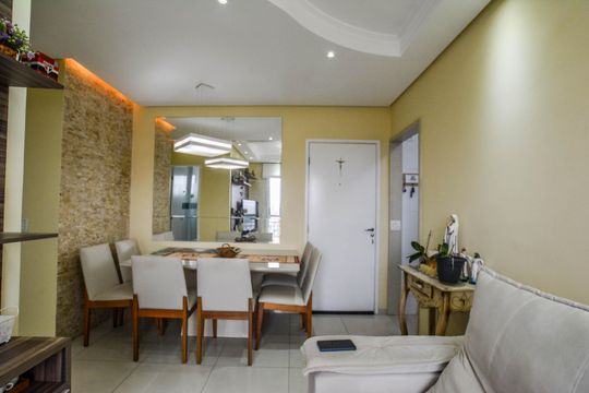 Sala de apartamento à venda com 2 quartos, 55m² em Vila Curuçá, Santo André