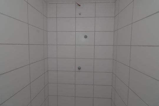Banheiro de apartamento à venda com 2 quartos, 37m² em Rochdale, Osasco
