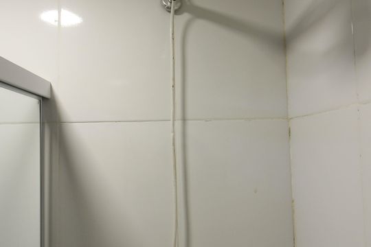 Banheiro 2 de casa de condomínio para alugar com 2 quartos, 80m² em Ogiva, Cabo Frio
