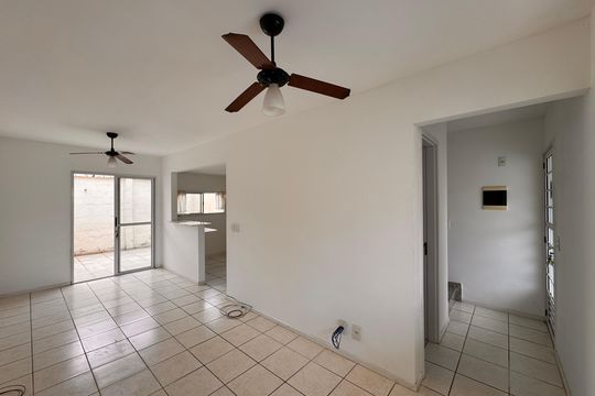 Sala de casa à venda com 3 quartos, 84m² em Vargem Pequena, Rio de Janeiro
