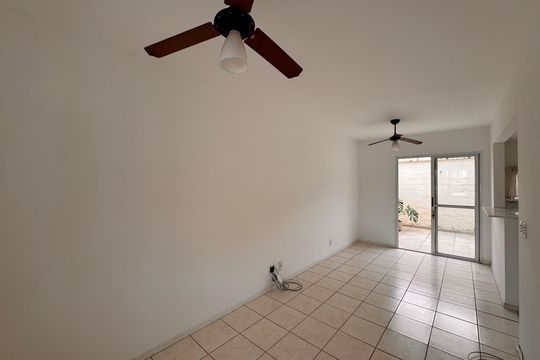 Sala de casa à venda com 3 quartos, 84m² em Vargem Pequena, Rio de Janeiro