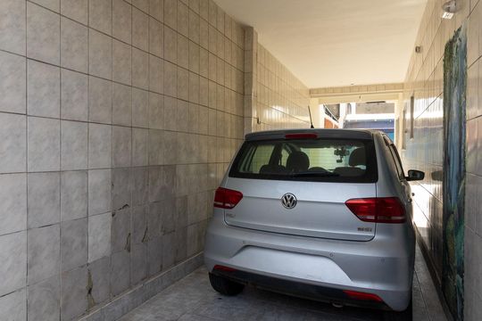 Garagem de casa à venda com 3 quartos, 120m² em Realengo, Rio de Janeiro