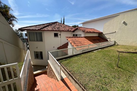 Casa de Condomínio para alugar com 4 quartos, 527m² em Granville, Juiz de Fora