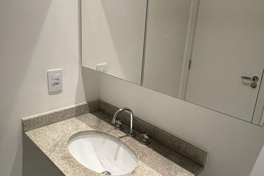 Banheiro de apartamento para alugar com 2 quartos, 72m² em Santo Amaro, São Paulo